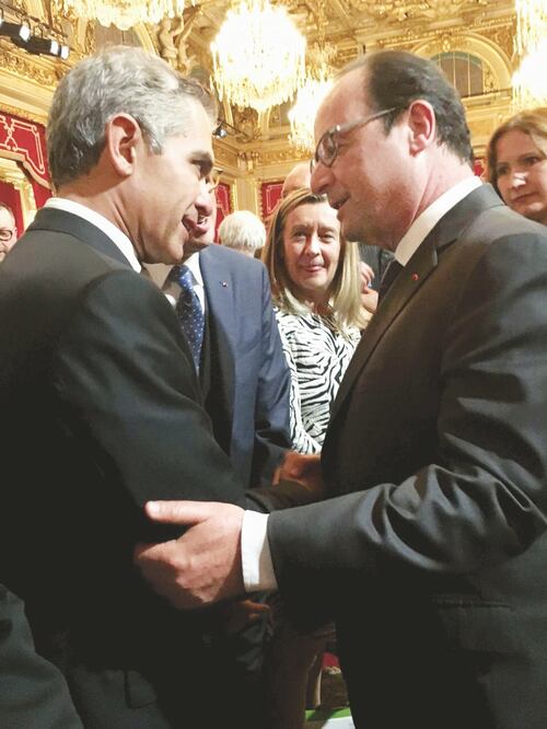Durante su segundo día en París, Mancera asistió a la recepción que ofreció el presidente de Francia, François Hollande, en el Palacio del Eliseo (ESPECIAL)