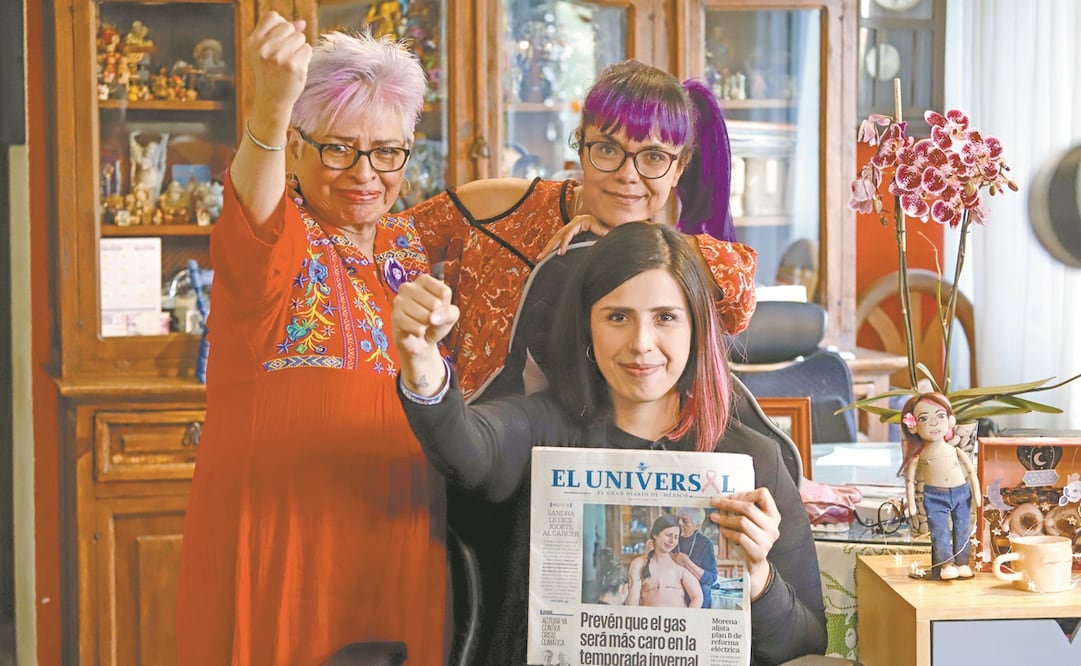 Sandra Monroy y su amiga, la fotógrafa Sháshenka Gutiérrez. El amor que ha recibido Monroy la cobijó y le dio la fortaleza para salir adelante tras su proceso en el que perdió sus senos. Foto: Berenice Fregoso 