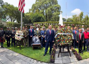 Embajador Ronald Johnson reconoce a “los caídos” de México en el Memorial Day; rinde homenaje a militares de EU