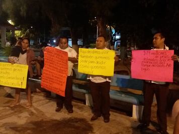 Pobladores de Puerto Morelos frenan remodelación del Parque Casco Antiguo