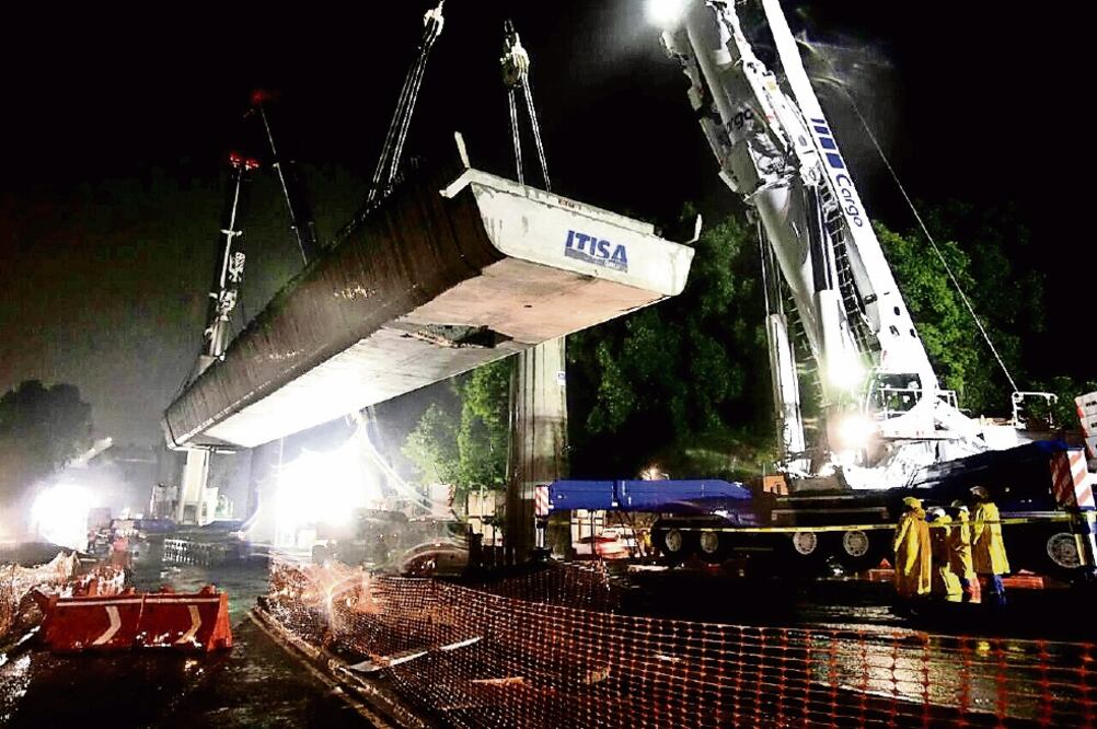 De acuerdo con el titular de la Sobse, Édgar Tungüí, hasta el momento han sido colocadas 22 zapatas-columnas, de un total de 45 que integra el proyecto de la Ausur (JUAN CARLOS REYES. EL UNIVERSAL)