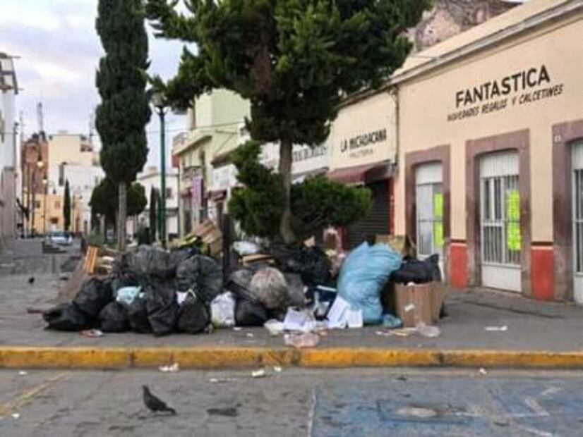 Por crisis financiera, alcalde sale a recoger la basura en Zacatecas