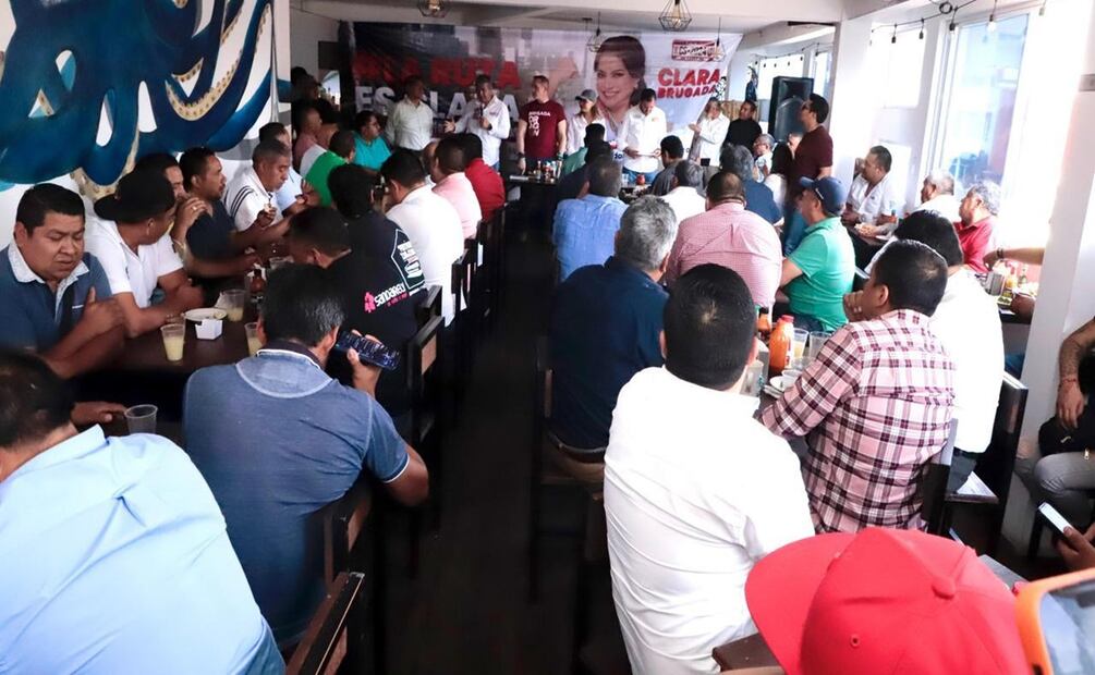 Gustavo Mendoza, candidato de Morena promete mejoras a transportistas de Cuajimalpa. Foto: Laura Arana