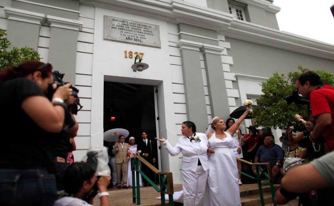 Las más de sesenta parejas fueron casadas por 23 líderes de distintas congregaciones religiosas. (Foto: AP / Ricardo Arduengo)
