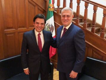 Zoé Robledo se reúne en privado con Andrés Chao