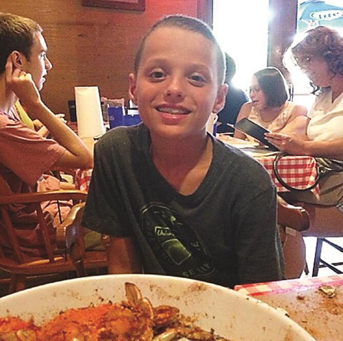 En uno de los videos realizados por su familia, el chico de 13 años hablaba de sus planes y deseos (TOMADA DE YOUTUBE)