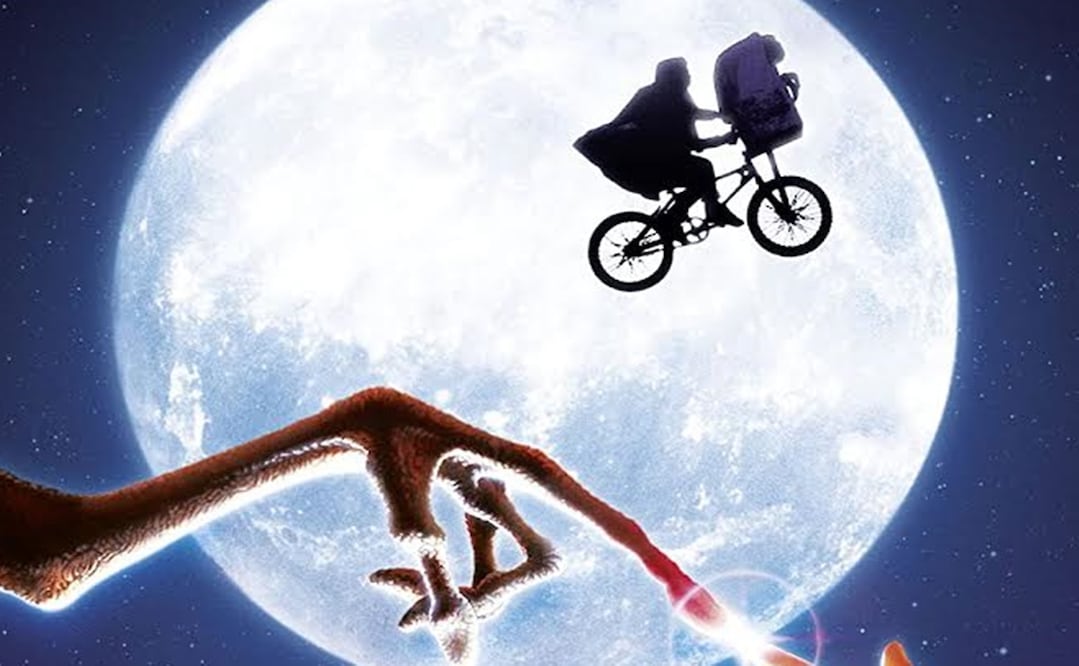 Perteneciente a la generación de los años 70, Steven Spielberg, a lo largo de su carrera se ha consagrado como uno de los directores más reconocidos por los fans y por la crítica especializada. Actualmente prepara el lanzamiento de “The Fabelmans”, su nueva película, inspirada en sus vivencias de la infancia y adolescencia, como también ha mostrado implícitamente en otros largometrajes.
Por ello te compartimos las 10 películas indispensables para conocer y entender el cine de Spielberg.