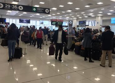 Registra AICM 300 vuelos afectados por tormenta en CDMX