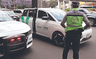 En AICM, Guardia Nacional sólo amonesta a los taxis de Uber