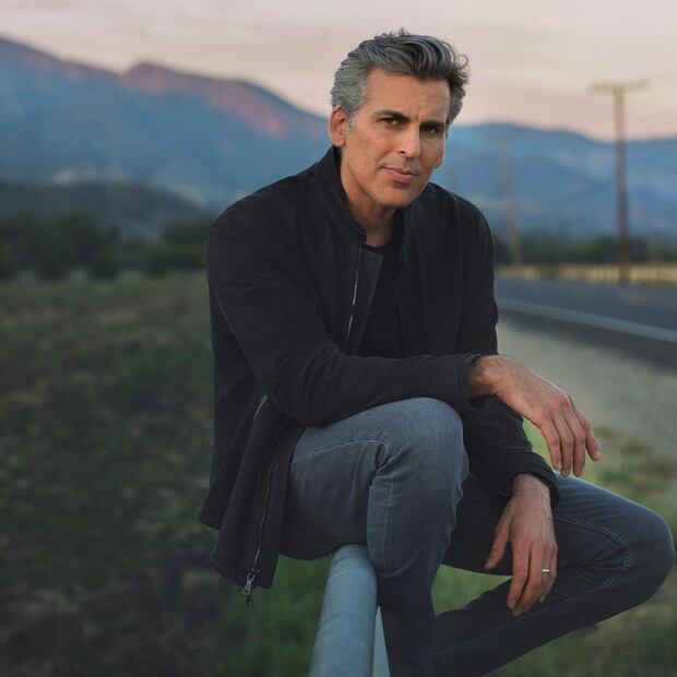 Oded Fehr posando. Fuente: Instagram @fehr.oded