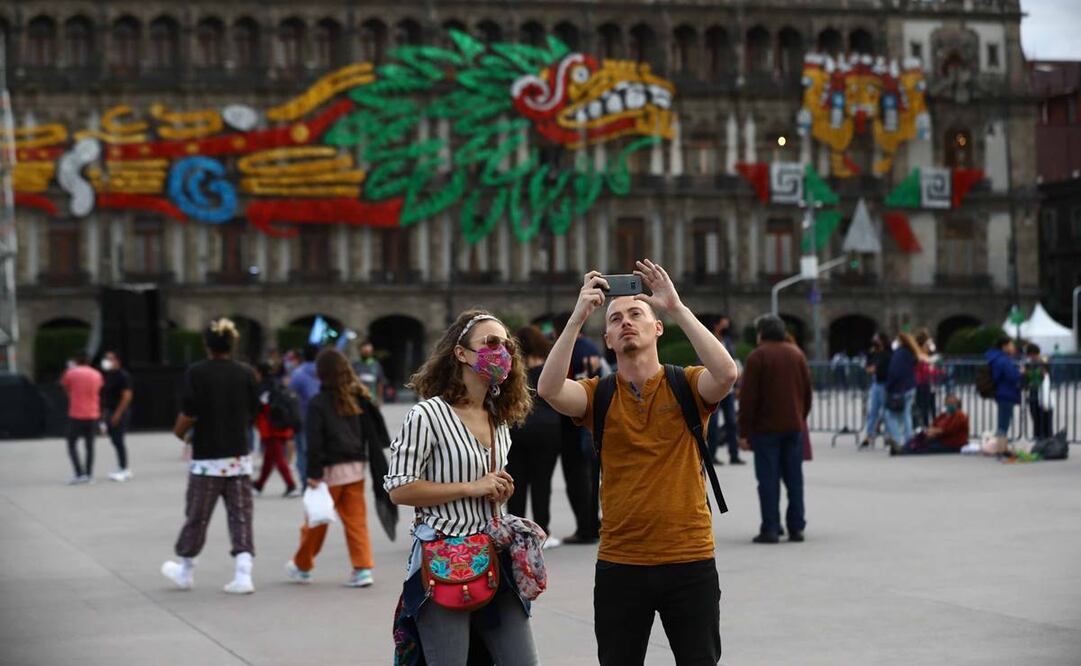 Turistas en el Zócalo de la Ciudad de México. Foto: Archivo/ El UNIVERSAL
