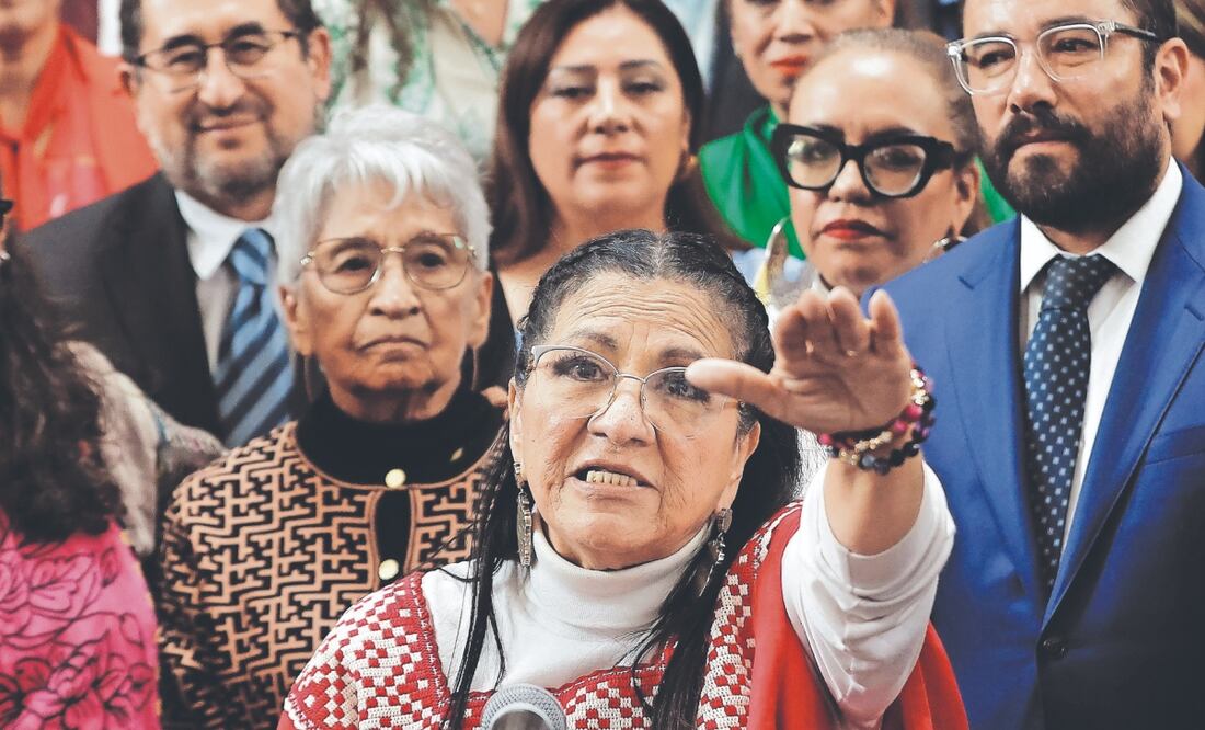 La mañana de este martes, Nashieli Ramírez rindió protesta como nueva contralora, y más tarde fue presentada oficialmente por la jefa de Gobierno en el Zócalo Ciudadano. Fotos: Berenice Fregoso y Frida Sánchez. El universal