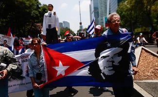 “¡Cuba no está sola, Trump se equivoca!”; colectivos marchan a la antigua embajada de EU para exigir fin al bloqueo a la isla