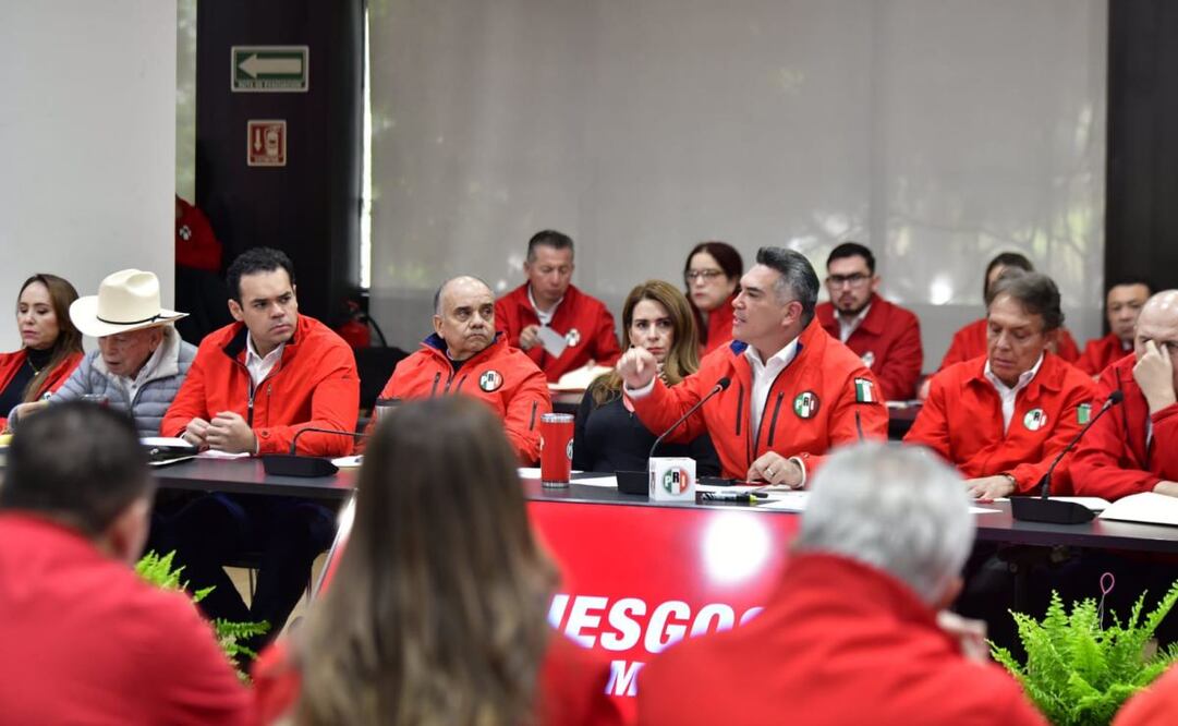 Moreno encabezó una reunión con las bases priistas y dirigencias estatales a fin de definir la ruta del partido para 2025. Foto: @alitomorenoc