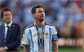 Lionel Messi regresa a Argentina en avión privado y evita contacto con aficionados