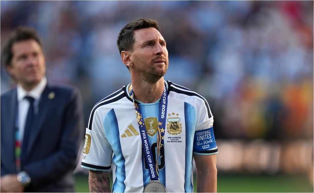 FOTO: AP - Lionel Messi regresa a Argentina en avión privado y evita contacto con aficionados