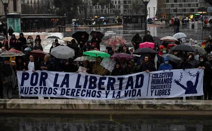 Miles de personas se manifiestan en España contra el "engaño" del coronavirus