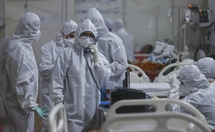 Jóvenes en un peor estado crítico por covid-19 inundan salas de urgencias