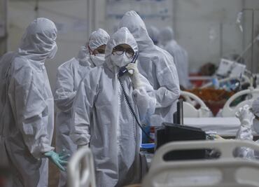 Jóvenes en un peor estado crítico por covid-19 inundan salas de urgencias