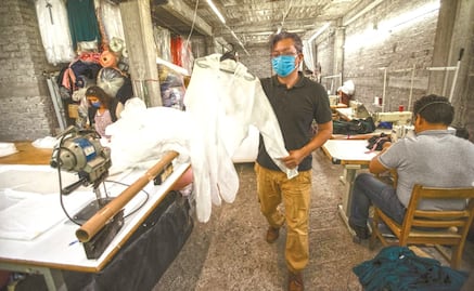 COVID-19: Mexican clothes factory produces suits to protect healthcare workers