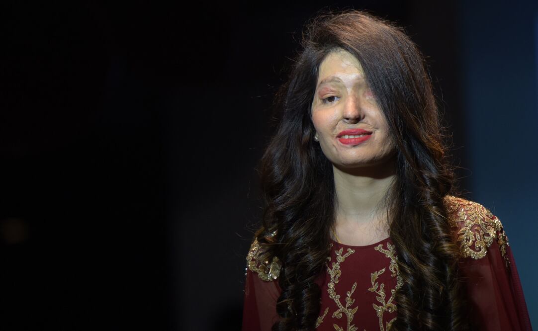 La modelo Reshma Qureshi durante la pasarela de Archana Kocharat. (FOTO: AFP)