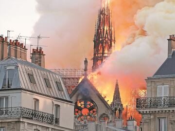 Esto atestiguó un bailarín mexicano en el jardín de Notre Dame