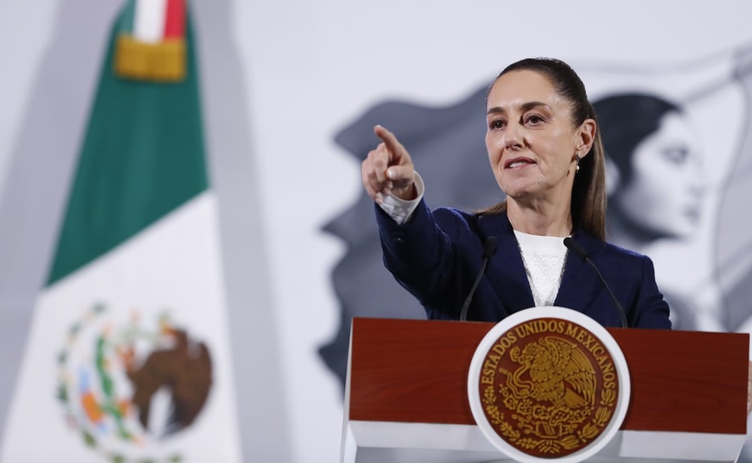 La presidenta de México, Claudia Sheinbaum, habla durante una rueda de prensa este viernes, en Palacio Nacional. Foto: EFE/Mario Guzmán