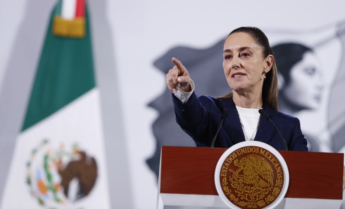 La presidenta de México, Claudia Sheinbaum, habla durante una rueda de prensa este viernes, en Palacio Nacional. Foto: EFE/Mario Guzmán