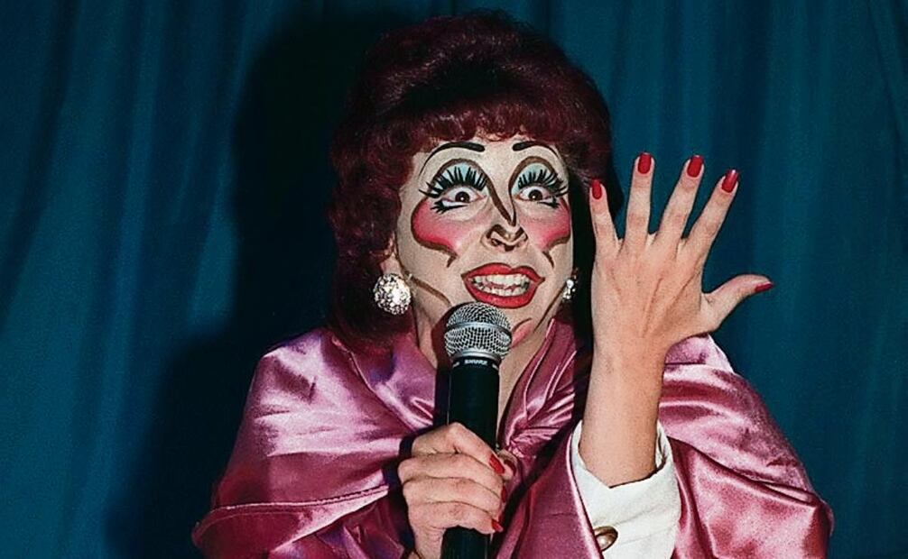 Pilar llevó al cabaret, junto a Darío T. Pie (La Roña), el personaje con el que emulaba a Verónica Castro. Fotos: Archivo / EL UNIVERSAL e Instagram