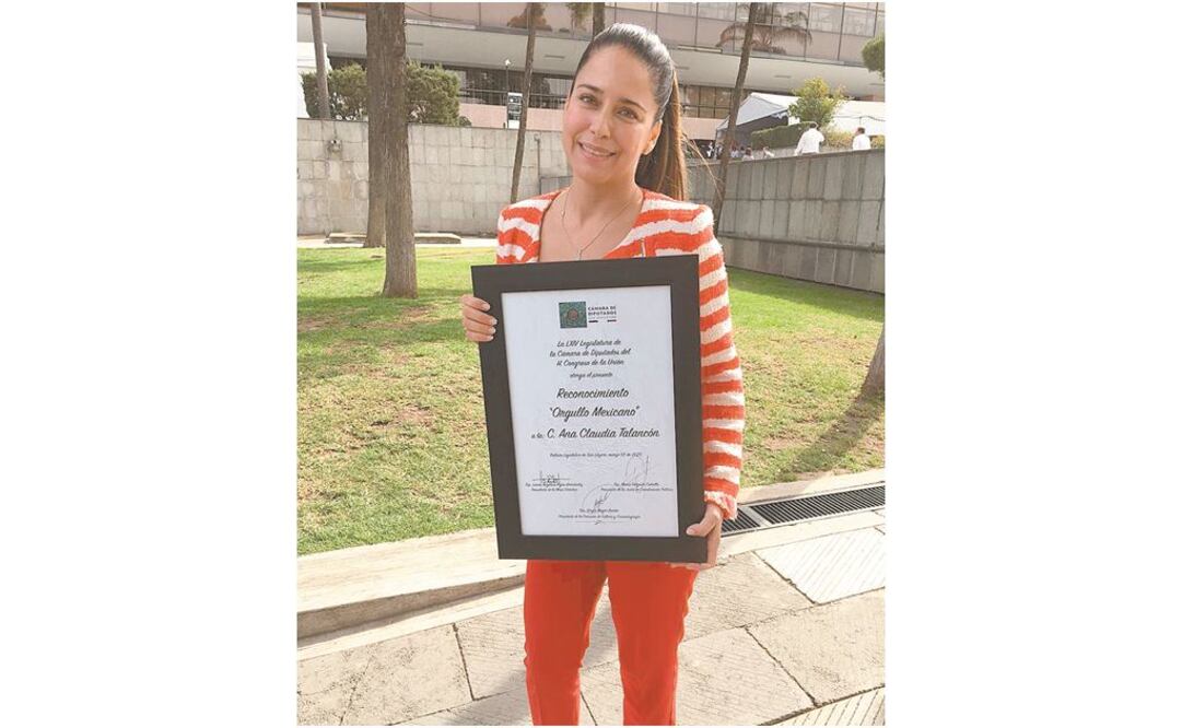 Ayer, junto con la bailarina Elisa Carrillo Cabrera, Ana Claudia Talancón recibió el recién creado reconocimiento Orgullo México. César Huerta/EL UNIVERSAL