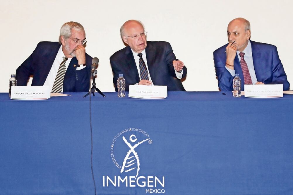 Enrique Graue, rector de la UNAM; José Narro, secretario de Salud, y Enrique Cabrero Mendoza, director general del Conacyt, en la ceremonia. (FOTOS: IVÁN STEPHENS. EL UNIVERSAL)