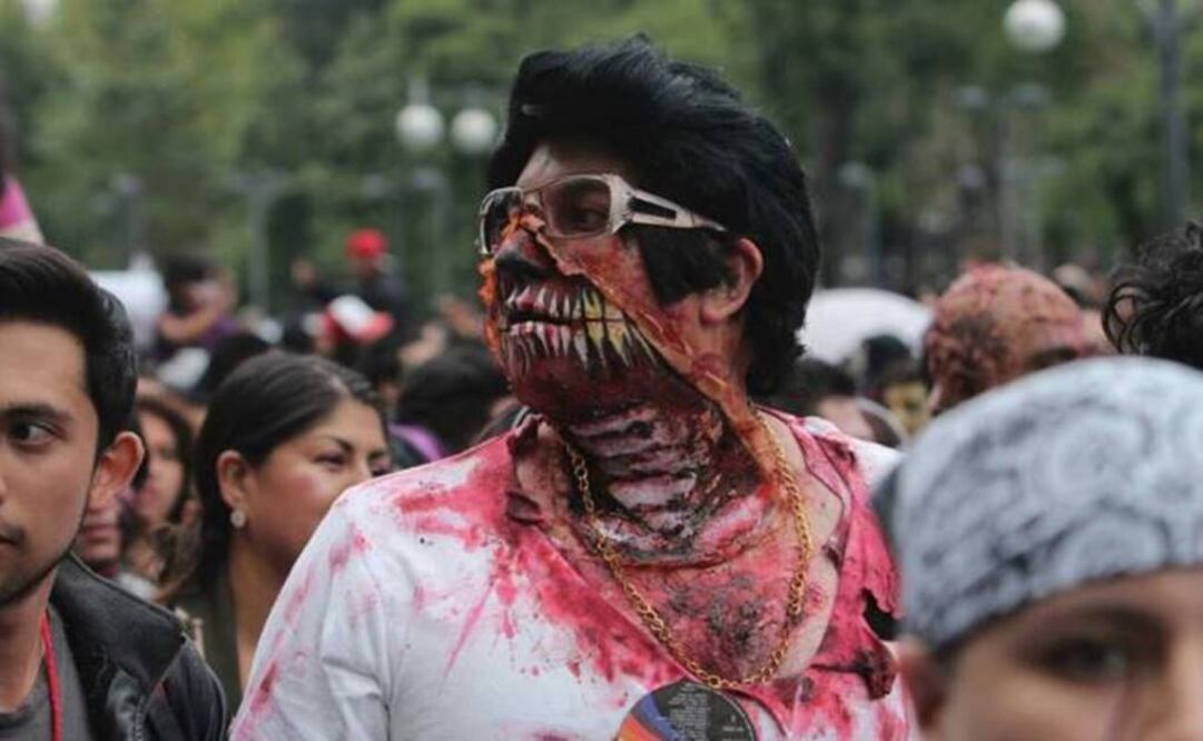 Zombies walk through downtown Mexico City to the amazement of many- Photo: Germán García / EL UNIVERSAL