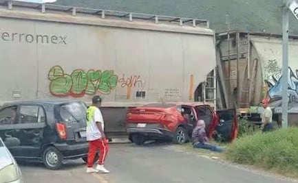 Tren embiste a un automóvil en Hidalgo; cierran carretera Apan-Emiliano Zapata en ambos sentidos