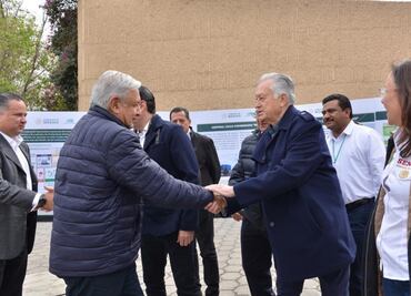 Bartlett presume foto con AMLO, tras ser exonerado por la SFP