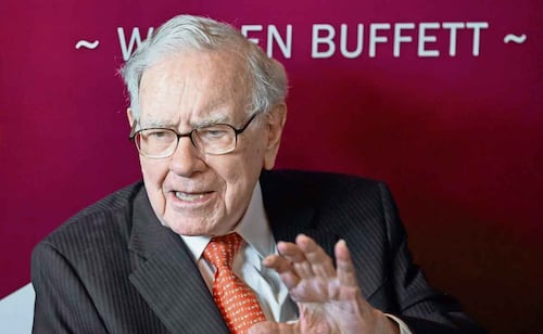 Warren Buffett deja la presidencia de Berkshire Hathaway; dirigió el grupo por más de medio siglo