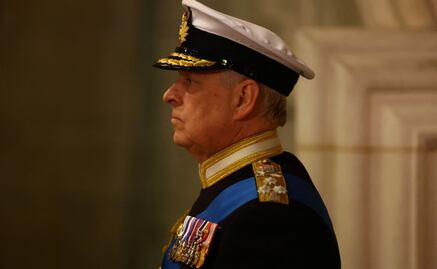 Príncipe Andrés rompe el silencio y rinde tributo a la "madre de la nación"