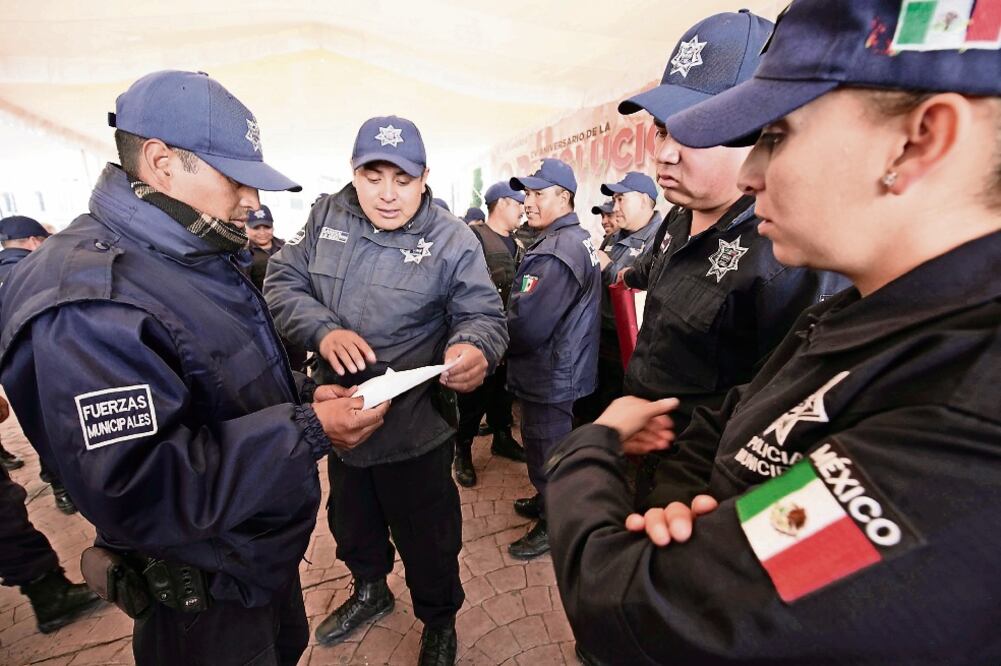 Agentes de Tlalnepantla, Naucalpan y Coacalco están acusados como presuntos responsables de robo a transportistas y ciudadanos (ARCHIVO EL UNIVERSAL)