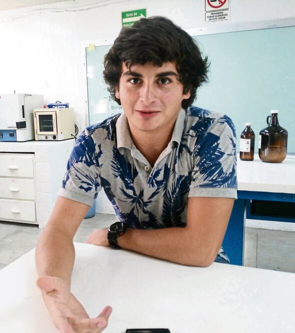 Juan Gerardo estudia el primer semestre de Biología Marina en la UABCS (GLADYS RODRIGUEZ. EL UNIVERSAL)