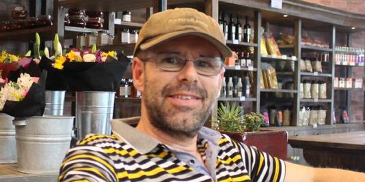 Hombre desesperado vendió su vida en eBay; esta es su historia