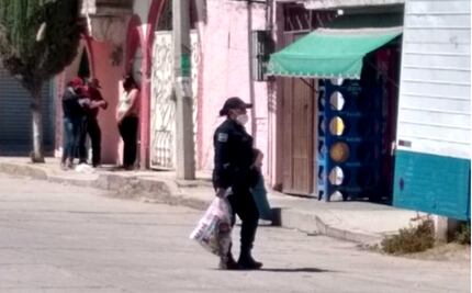 Denuncian vecinos de Ecatepec distribución de despensas a cambio de datos personales