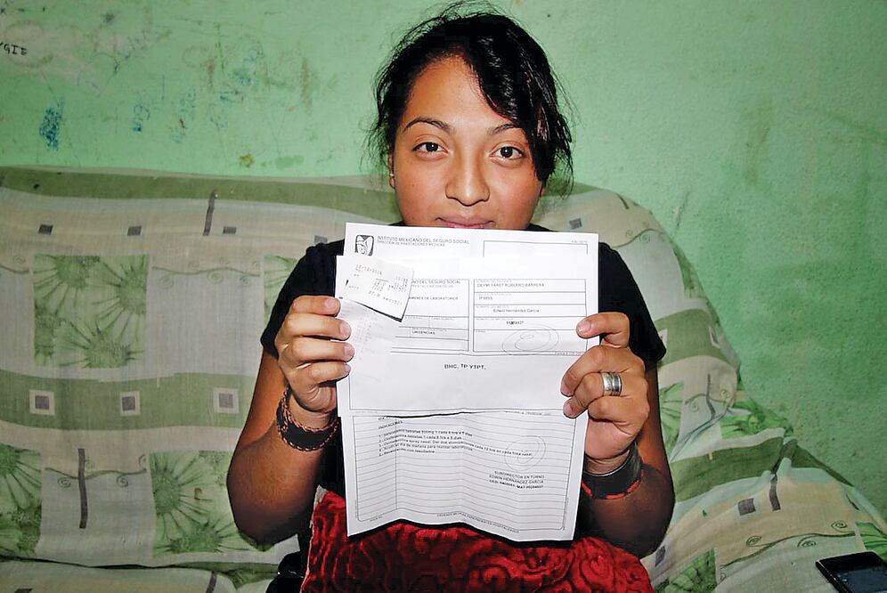 Daymi Jaret Roblero Barrera, estudiante de preparatoria, es la primera persona enferma de zika en la Sierra Madre (FREDY MARTÍN PÉREZ. EL UNIVERSAL)