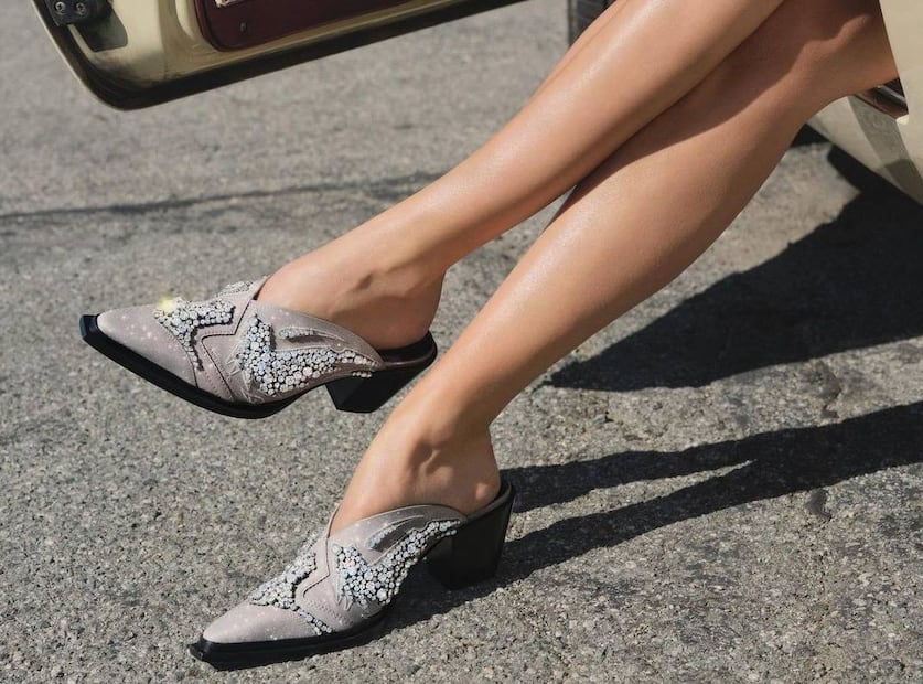 El empeine descubierto ayuda a estilizar las piernas. Foto: Jimmy Choo