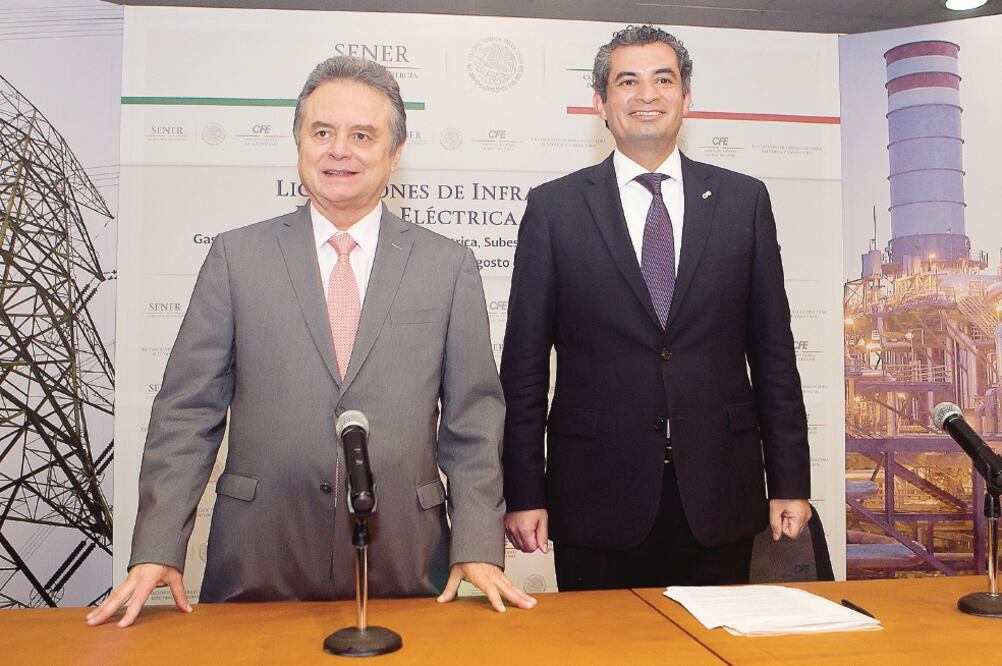 Pedro Joaquín Coldwell, secretario de Energía, y Enrique Ochoa Reza, titular de la Comisión Federal de Electricidad (ARCHIVO EL UNIVERSAL)