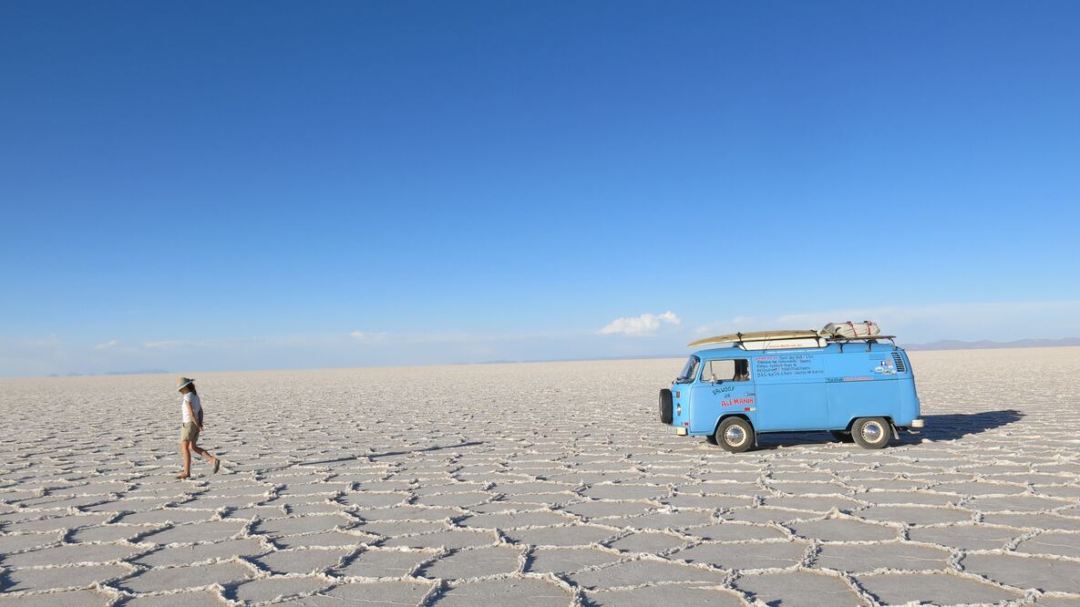En la superficie de esta enorme costra de sal, se forman hexágonos casi perfectos. (Foto: Istock)