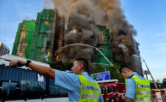 Suman 160 muertos por el peor incendio en Hong Kong y aún hay 6 personas desaparecidas