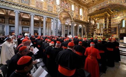 Cardenales rezan ante tumba del papa Francisco en basílica de Santa María la Mayor; más de 30 mil personas han visitado el lugar