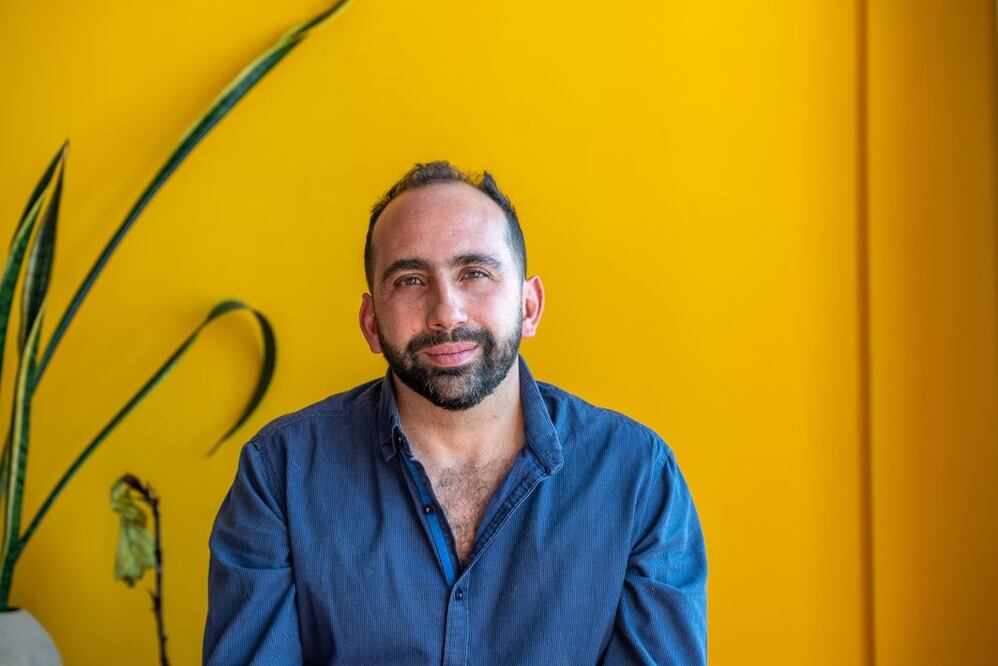 Giuseppe Caputo fue postulado en 2022 al Premio Finestres de Narrativa en Castellano e incluido en la lista Bogotá39 en 2017./ Lina Castaño