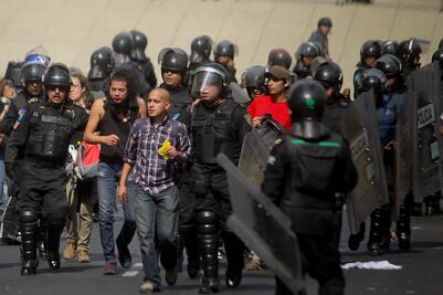 Corte avala uso de la fuerza contra manifestaciones en Edomex