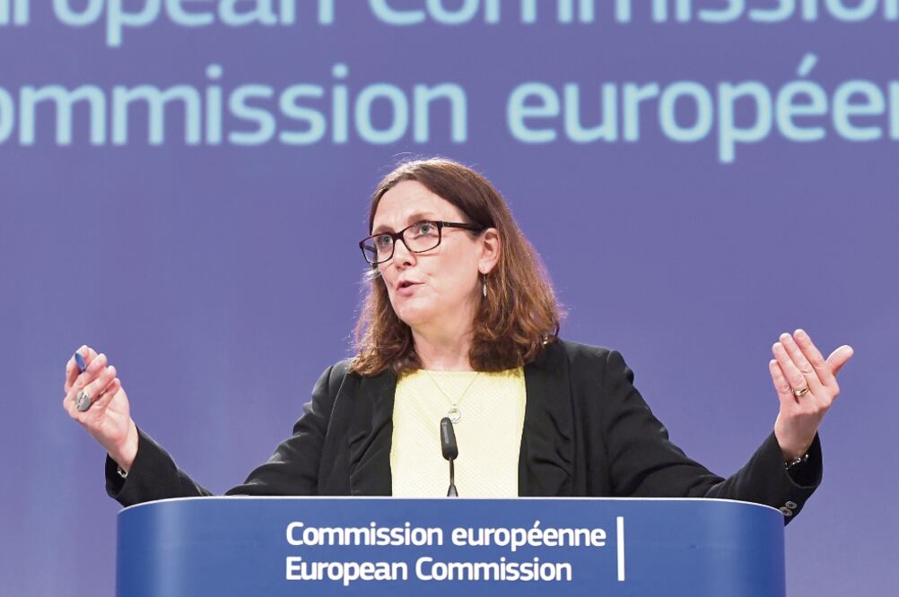 Cecilia Malmström, comisionada de Comercio de la UE, advirtió que el bloque no está dispuesto a negociar posibles concesiones comerciales con EU. (EMMANUEL DUNAND. AFP)