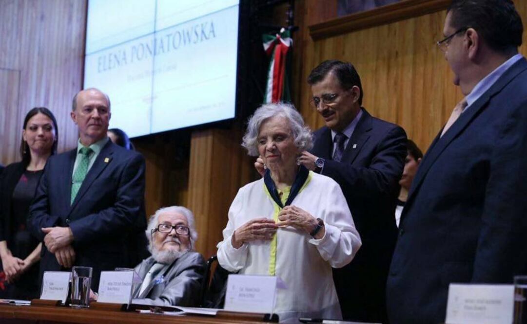 "Hoy 1 de diciembre de 2015 sólo me queda agregar que me sale del alma gritar con calor, abrir todo el pecho, estar este grito: qué lindo es Jalisco palabra de honor", dijo al final de su discurso. FOTO: Twitter/@tonatiuhbp